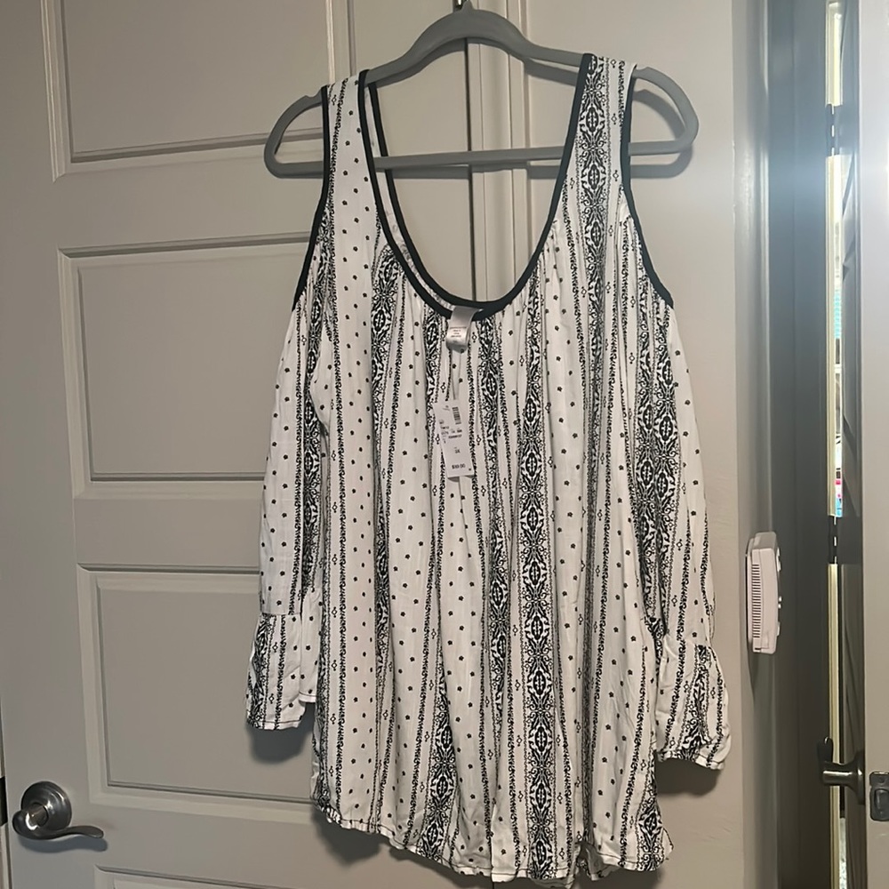 New beautiful top for sale